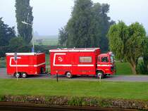 VOLVO-F408 in Wohnmobilaufbau fhrt entlang der Gouwe bei Gouda;110903