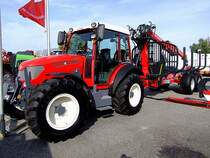 RIGI-TRAC SKH-95 wartet nach der Rieder Landwirtschaftsmesse mit einem Steindl-Palfinger Forstanhnger auf den Abtransport;110912