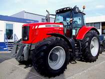 MF 7499-4; Nennleistung 162kW; Treibstoffverbr. 200gkWh, Tankvolumen 380ltr.; 7400ccm bei 6Zylinder; Eigengewicht 7400kg;110912