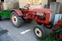 Hanomag Perfekt 300, Ackerschlepper aus den 1960er Jahren, gesehen bei der Weinernte im Elsa, Sept.2011