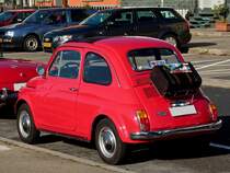 Fiat 500L, Heckansicht mit Gepcktrger, gesehen am 16.10.2011.  