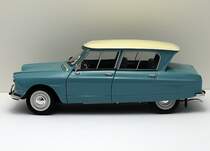 Modell des Citroen Ami 6 von Norev. Die Franzosen aus der Nhe von Lyon haben Mut auch zu ausgefallenen Modellen - produziert wird natrlich in China... Fotografiert im Oktober 2011.