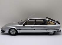 Citroen CX von NEO im Mastab 1:18. Super Modell mit erstklassiger Lackierung und vielen Details, leider auch sehr teuer. Jetzt gibt es ein Modell dieses Typs von NOREV. Fotografiert im Oktober 2011.