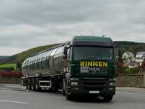 MAN mit Tankauflieger in den Straen von Wiltz am 13.10.2011.