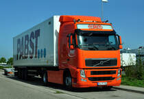 Volvo FH 440  Papst Transport  im Industriegebiet Lahr - 03.09.2011