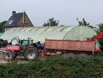 MF6290 mit Tandemachskipper auf einem Schrottplatz bei Gouda;110902