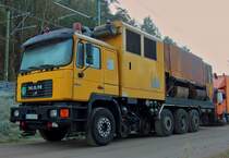 MAN 26.364 Zweiwegefahrzeug mit Schienenschleifaufbau am 21.10.2011 am Aachener Buschtunnel.