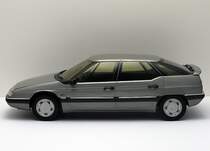 Citroen XM von SOLIDO im Mastab 1:18. Dieses Modell von 1989 ist bislang die einzige  groe  Miniatur des damaligen Flaggschiffs von Citroen. Fotografiert im Oktober 2011.