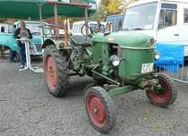 Deutz steht auf dem Freigel�nde bei der Bulldog-Messe in Alsfeld, Oktober 2011