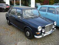 Vanden Plas Princess. 1962 - 1974. Vanden Plas war ein belgischer Karosserieschneider, der bereits seit 1906 in England Autokarosserien veredelte. Der abgelichtete Princess basiert auf den Austin bzw. Morris 1100/1300. Die Fahrzeuge von Vanden Plas waren optisch wesentlich hochweertiger, als die Brot- und Buttermodelle von Austin und Morris. Dsseldorf am 01.11.2011.