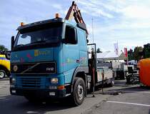 VOLVO 420,FH12 wird zum Abtransport von Messeausstellungstcken herangezogen; 110912_9612