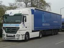 Mercedes Actros 1844 MP3 der Spedition Kisker abgestellt im Nrnberger Hafengebiet, 01.11.2011