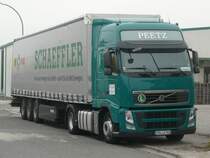 Volvo FH 420  Peetz  abgestellt in einem Industriegebiet in Nrnberg, 01.11.2011