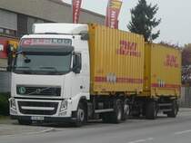 Volvo FH 420 Hngerzug  Gerolog  mit DHL-Wechselbrcken im Nrnberger Hafengebiet, 01.11.2011