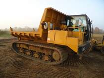 Japanischer Raupendumper Morooka MST 2200 VD, 173kw, 10 to Nutzlast gesehn am 31.10.2011 beim Deichneubau in Sachsen Anhalt