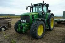 John Deere 7530, Allradschlepper, 6-Zyl.-Turbodiesel, 190PS, gebaut von 2007-11, Traktorentreff Breisach, Sept.2011