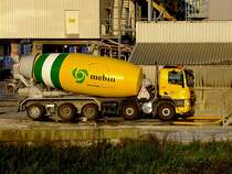 DAF CF85.410 mit Betonmischeraufbau trifft soeben beim Mischwerk in Utrecht ein;110905