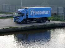 VOLVO FM-340 von Hoogvliet ist in Waddinxveen abgestellt;110903