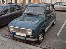 Gut erhaltener Renault R4 aufgenommen am 29.10.2011.