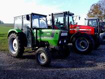 DEUTZ-FAHR DX3.10(Typ D1065/4-S;)brstet sich neben einem MF4370;111106