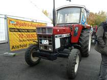 IHC 744 steht auf dem Freigelnde bei der Bulldog-Messe in Alsfeld, Oktober 2011