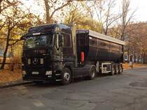 Mercedes Benz Actros 1846 am 07.11.2011 in Chemnitz. Der Trailer stammt von MV.
