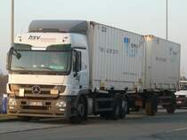MB Actros 2541 MP3 Hngerzug von HSV Systemverkehre mit Wechselbrcken von Hermes, Nrnberg, 08.11.2011