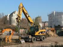 M322C von Caterpillar bei den Umbauarbeiten am Ostkreuz (Berlin) eingesetzt. 12.11.2011