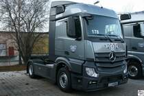 Mercedes Benz Actros 1845 StreamSpace. Die Aufnahme entstand am 13. November 2011 bei der Prsentation bei Auto Mller in Kronach.