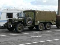 Dnkirchen am 17.07.2010, Dodge WC-63 6x6 1,5to Truppentransporter der U.S.ARMY. wartet auf die Fhre