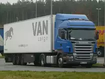 Scania R480  VANcargo  aus Polen auf der Rastanlage  Kammersteiner Land  an der A6, 11.11.2011