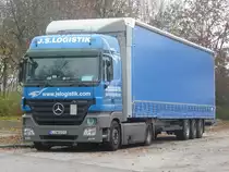 MB Actros 1844 MP2  J.S.Logistik  aus Ungarn auf der Rastanlage  Frankenh�he  an der A6, 11.11.2011