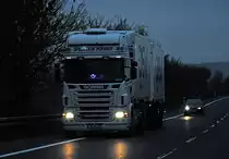 Scania R 500 H�ngerzug  Spedition H�hner  abends bei Euskirchen - 17.11.2011