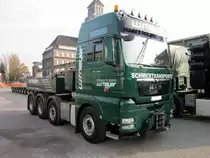 MAN TGX 41.540 Schwerlastzugmaschine im Oktober 2011 im Berliner Westhafen