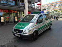 Ein Mercedes Benz PKW vor dem Eurobahnhof in Saarbr�cken. Aufgenommen habe ich das Bild im September 2011.
