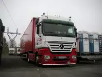 Mercedes Actros 1860 V8 Schubbodensattelzug mit Chromverziehrung verbringt das Wochenende in Feldbach.20.11.2011