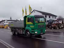 MAN TGA33.480 kehrt bei tristem Herbstwetter, und nach erfolgter Zustellung wieder Richtung Lagerhaus zur�ck;101108