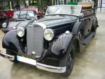 Mercedes Benz Typ 770 Cabriolet D. Die W07 Baureihe wurde von 1930 - 1938 im Werk Untert�rkheim produziert. Der 8-Zylinderreihenmotor war wahlweise auch mit Kompressor erh�ltlich. Der 7.655 cm� gro�e Motor leistete dann 200 PS, anstatt der 150 PS ohne  Bl�ser . Der abgelichtete Wagen m��te aus dem Modelljahr 1935 stammen. Ein solches Cabriolet D kostete 47.500,00 Reichsmark. Classic Remise D�sseldorf am 27.11.2011.