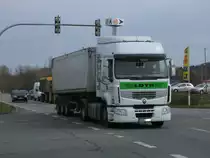 Am 05.April 2011 entstand die Aufnahme als Dieser Renault-Kipper eine Kreuzung bei Bergen/R�gen �berquerte.