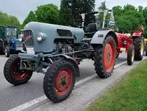 EICHER EM295 hat sich zu einer Traktorenparade eingefunden;110501