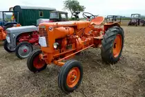 Vendeuvre Super MD, franz�sischer Ackerschlepper, 2-Zyl.Diesel mit 34PS, Baujahr 1956, Traktorentreff Breisach, Sept.2011