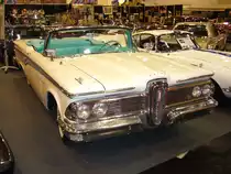 Edsel Corvair Convertible des Jahrganges 1959. Von diesem Cabriolet setzte die Edsel-Division im Modelljahr 1959 lediglich 1.343 St�ck ab. Der Einstiegspreis lag bei US$ 3.072,00. Der 5.438 cm� gro�e V8-motor leistete 225 PS. Essen Motor Show am 29.11.2011.