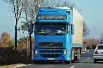 Volvo FH mit K�hlauflieger bei Euskirchen 10.11.2011