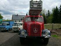 Alte Mercedes Drehleiter beim Treffen in Hartmannsdorf