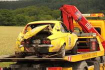 Bild 4/4 Der leider verunfallte Manta A wird abtransportiert.