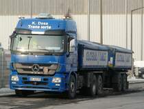 Mercedes Actros MP3 2541 Kipper-Hngerzug  K. Dess  abgestellt im Nrnberger Hafengebiet, 31.01.2012