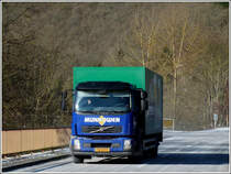 Volvo mit Kastenaufbau aufgenommen am 03.02.2012.