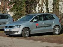 Ingenieure gesucht! Mit dieser Werbung steht ein VW Polo TDI der DB Projektbau am 28.01.2012 in Aachen West.