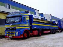 VOLVO der Sped.Waldauf mu mit der Betonmattenlieferung auf die Entladung warten; 120128