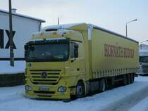 Sonntagsruhe fr Diesen ungarischen Mercedessattelzug,am 05.Februar 2012,im Industriegelnde von Bergen/Rgen.